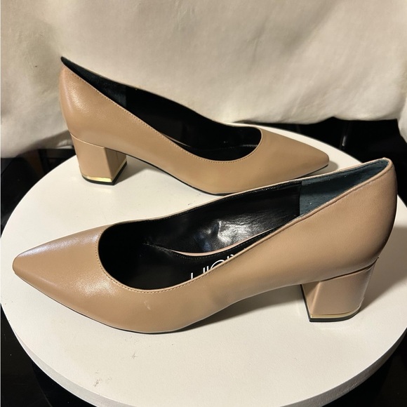 Calvin Klein Nita Pump, NWT--(62% OFF) - Picture 3 of 6